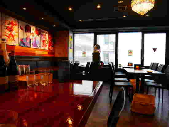 肉山大宮店の店内