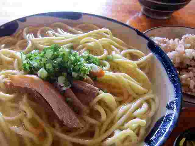 石垣島の名物料理八重山そば