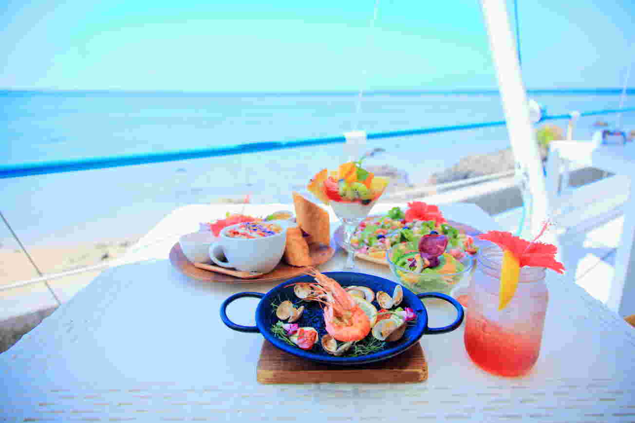 夏のみ営業している「海カフェ＆キッチン セントエルモ」