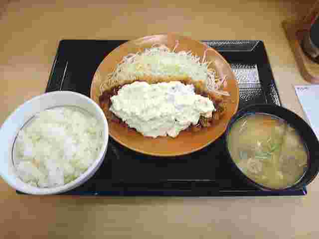 かつやのタルタルチキンカツ定食