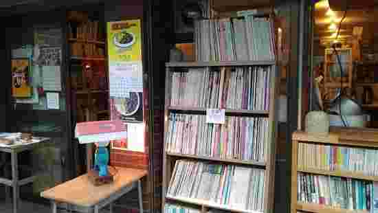 フォークオールドブックストアー店内