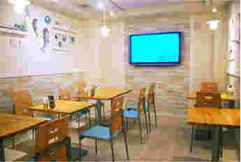 おしゃれなカフェの店内