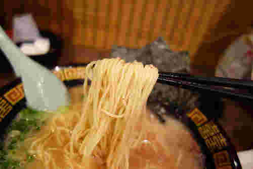 プライベートな空間でラーメンを食べる