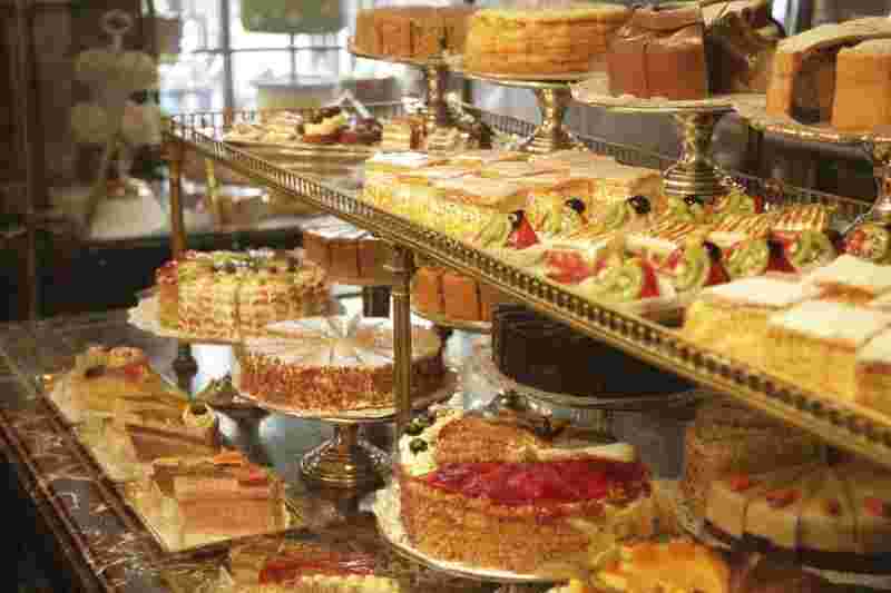 店頭に並べられたケーキ