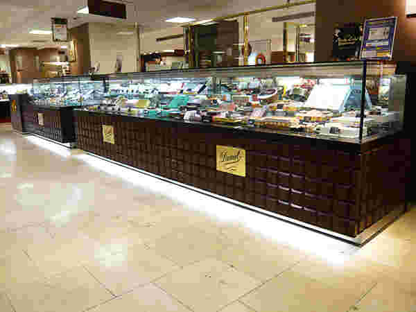 デメル鶴屋百貨店の内装