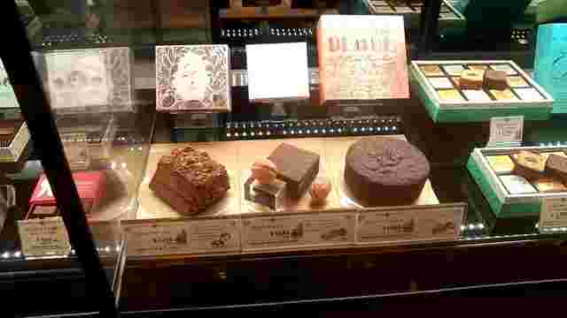 デメル札幌三越店のショーケース