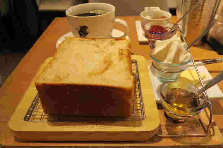 窯出し銀座の食パン