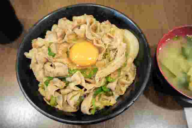 すた丼と味噌汁