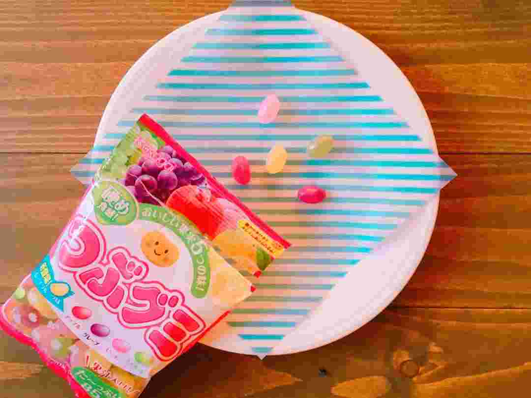 お皿に入ったグミ