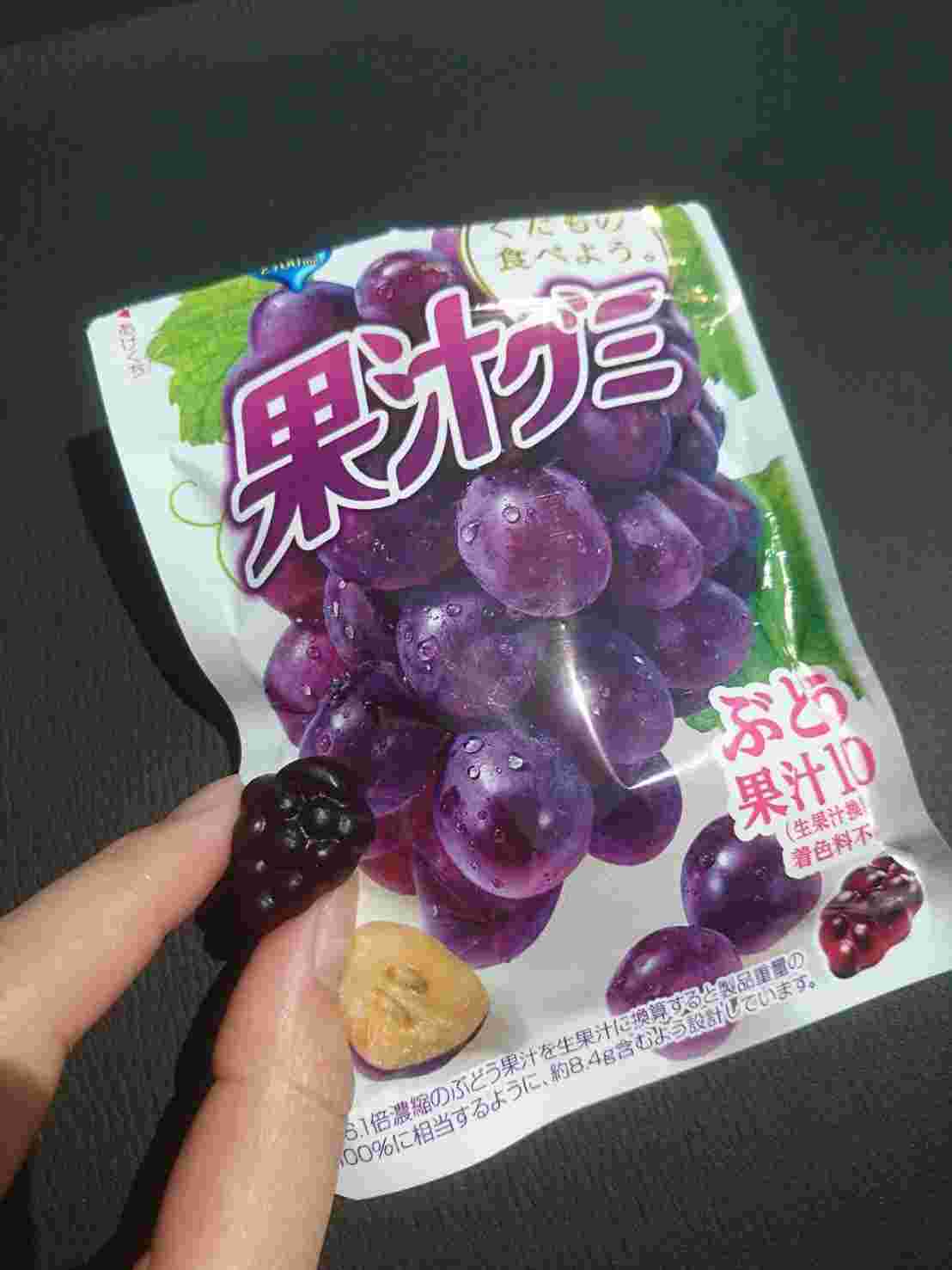 果汁入りのグミ