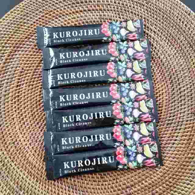 個包装されたパウダータイプのKUROJIRU