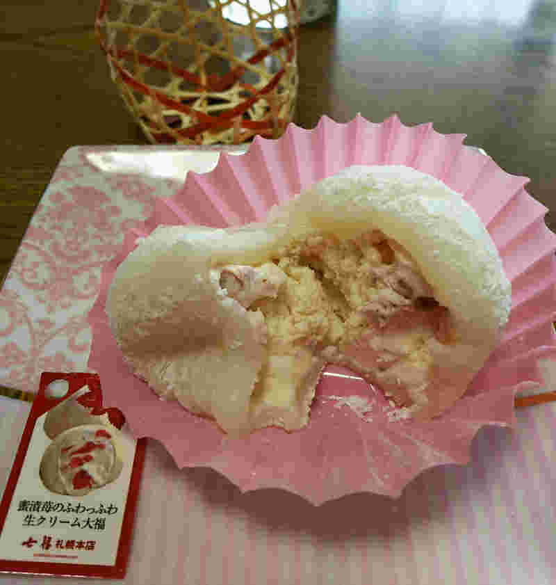 蜜漬け苺のふわっふわ生クリーム大福