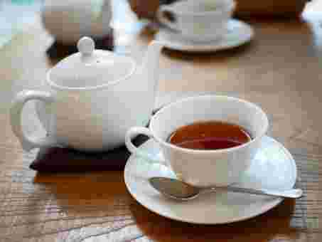 ポットで入れた紅茶