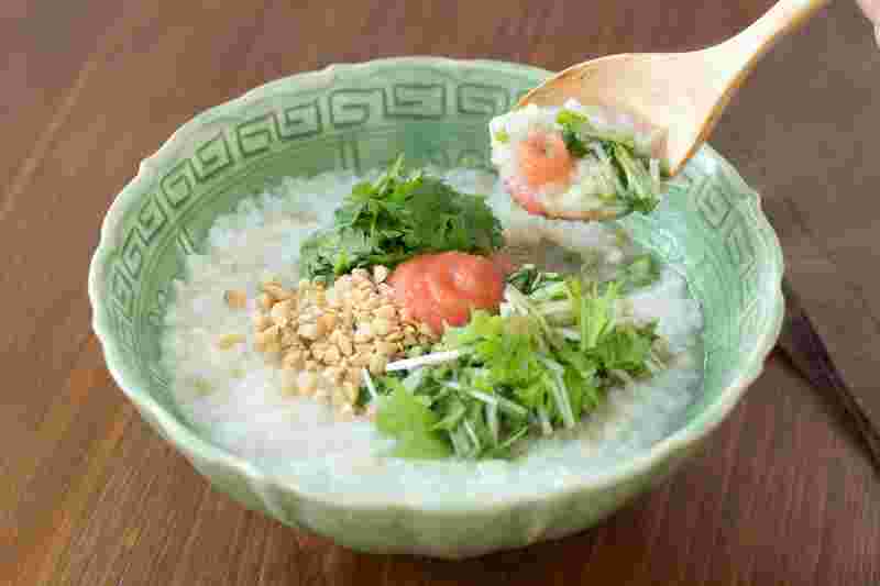 あとを引く美味しさ!水菜と明太子の「香港がゆ」