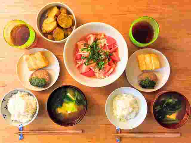 食卓にのった料理