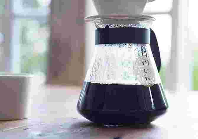 コーヒーポットに抽出されているコーヒー