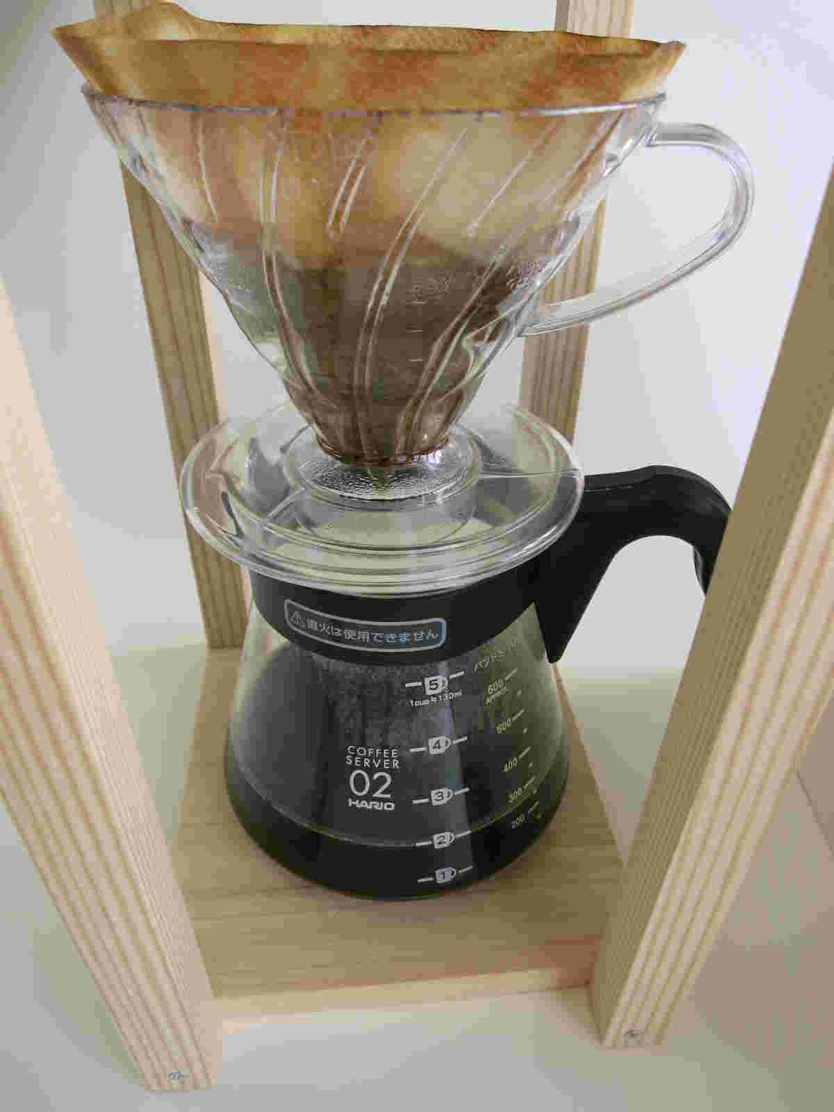 コールドブリューの機械でコーヒーが出来上がる