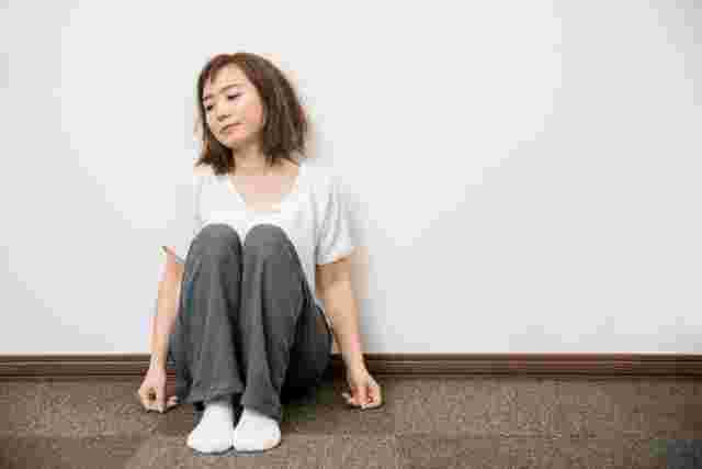 脱力した女性