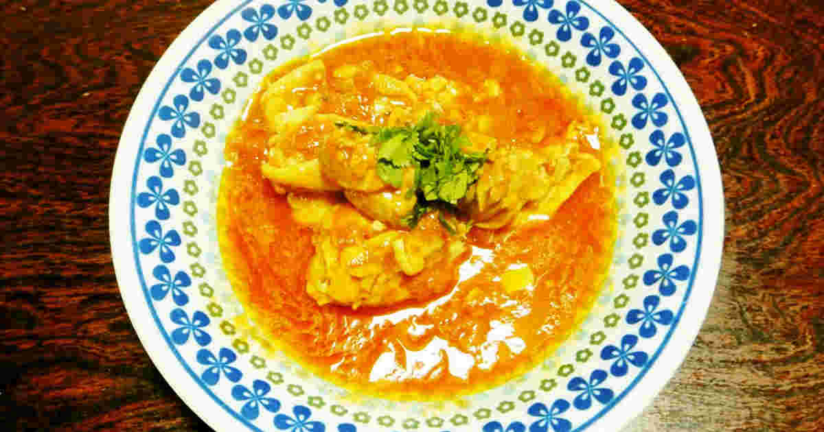 鶏肉とパクチーのトマト煮込み