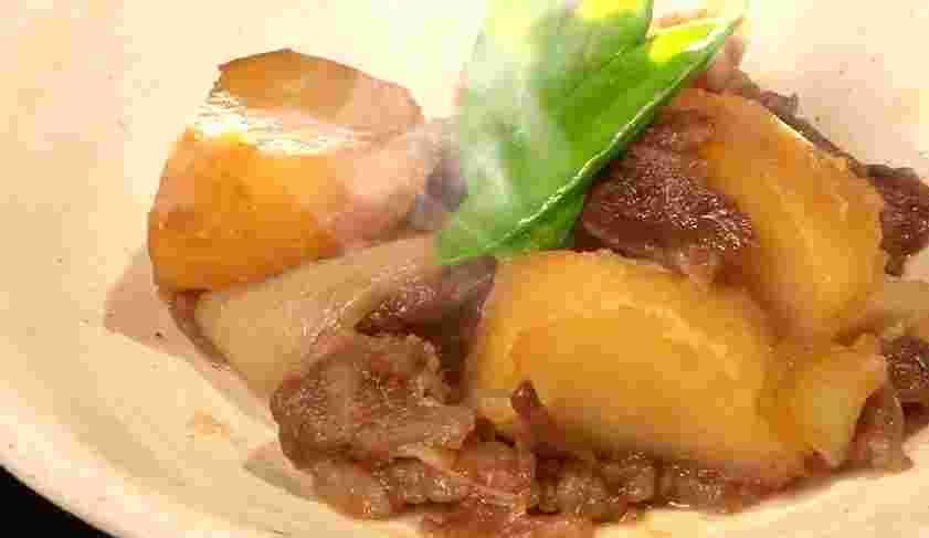 弱火で作る料理「肉じゃが」