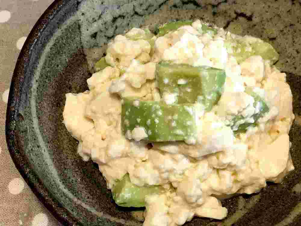 豆腐とアボカドの和え物