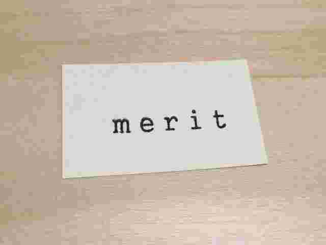meritと書かれた紙