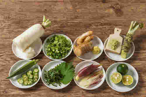香味野菜を擦りおろしたり、カットしたものを紹介