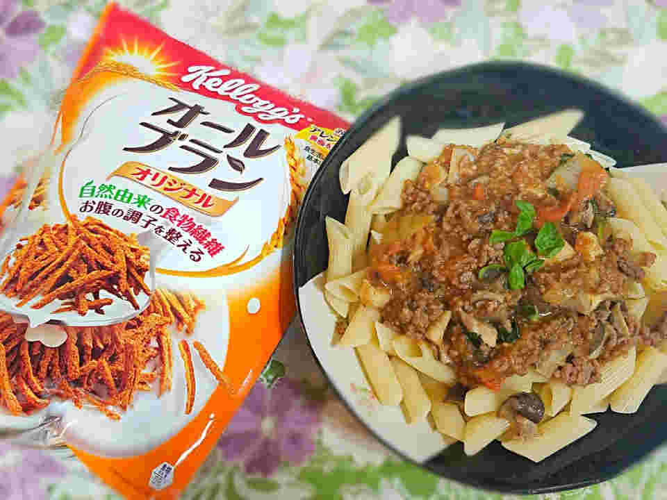 オールブランミートソースがけペンネ
