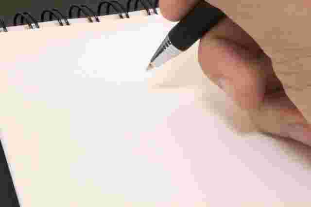 原稿を書くイメージ