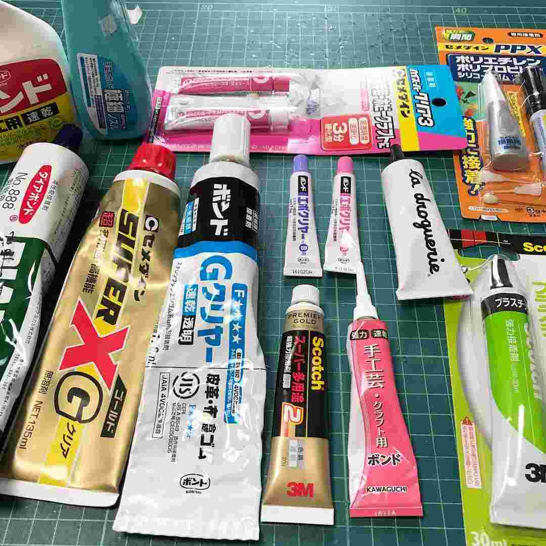 発泡スチロールに最適なボンド類を並べて紹介