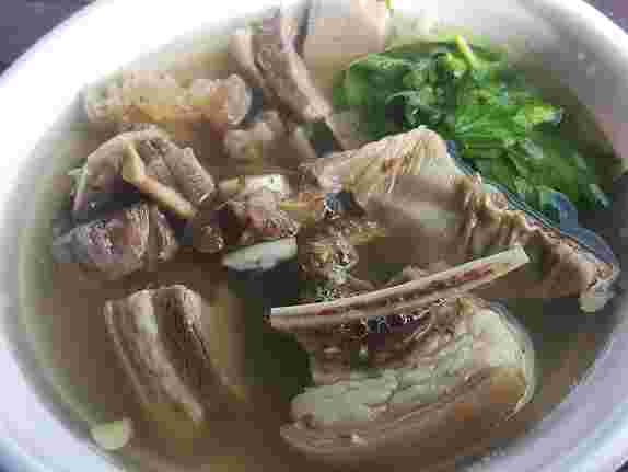 骨付き肉のヤギ汁