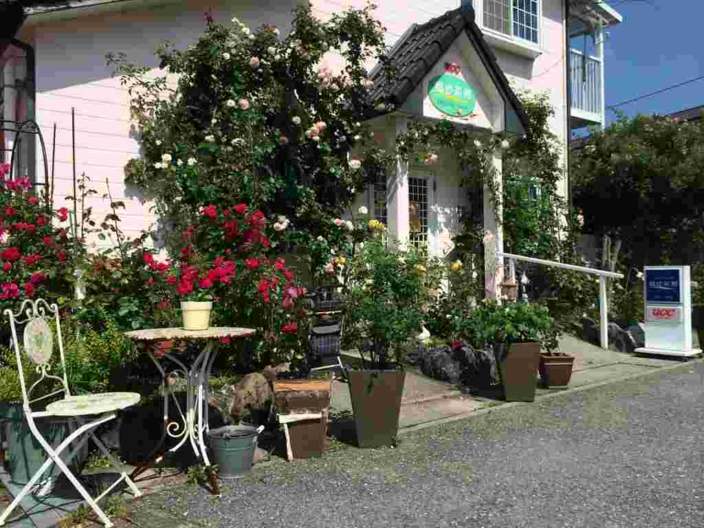 お店の「風待茶房」を写している様子