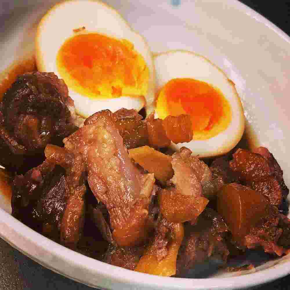 パイカとゆで卵を煮込んだ料理