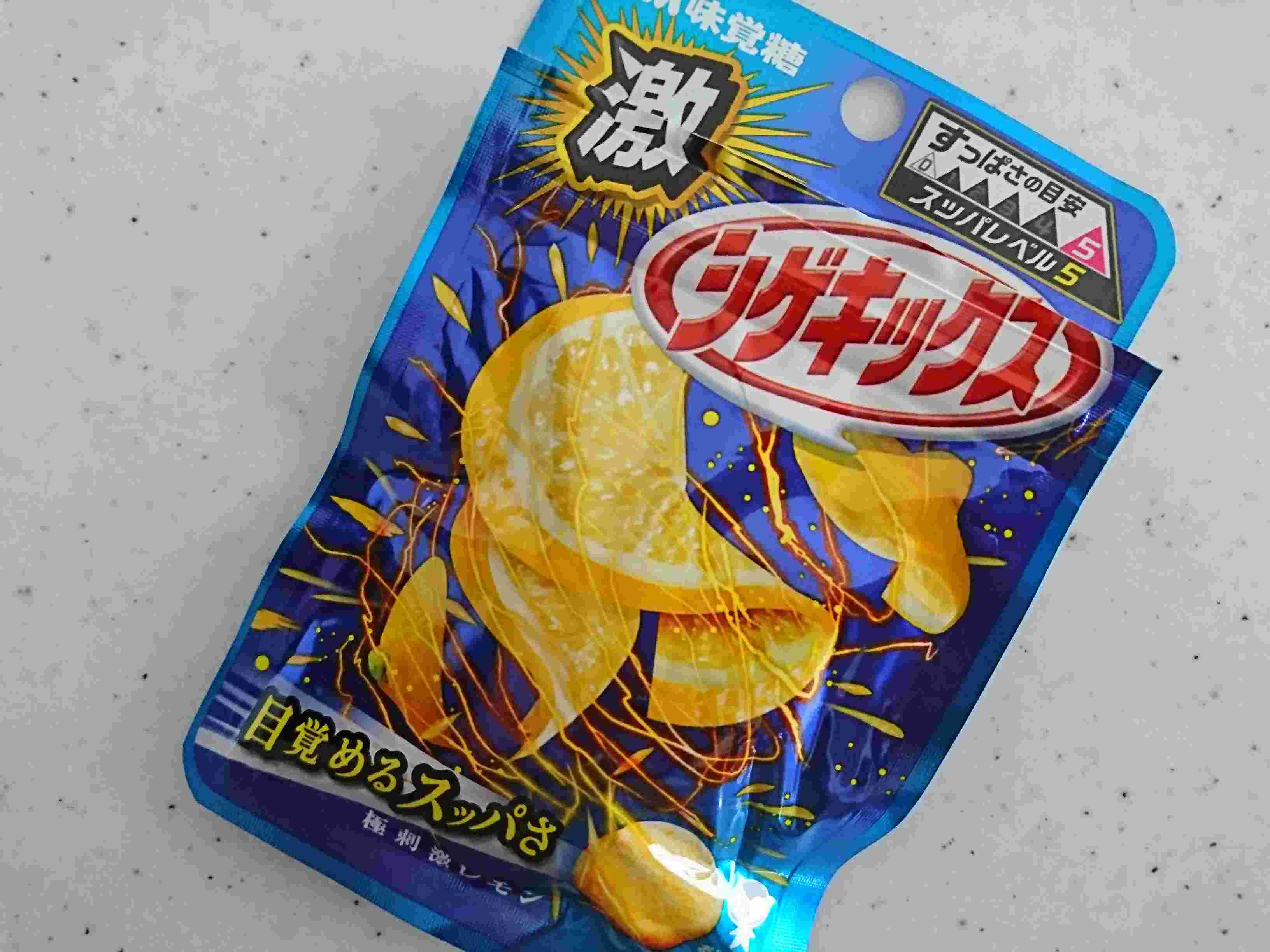 青色の四角いパッケージでレモンと激シゲキックスと記載されている