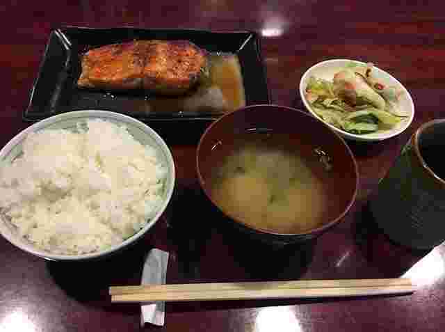 陸蒸気の鮭定食