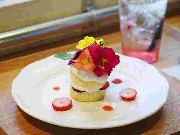 苺の春ケーキ