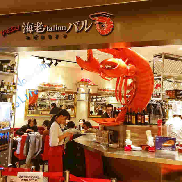 大きな海老のモニュメントはインパクト大！