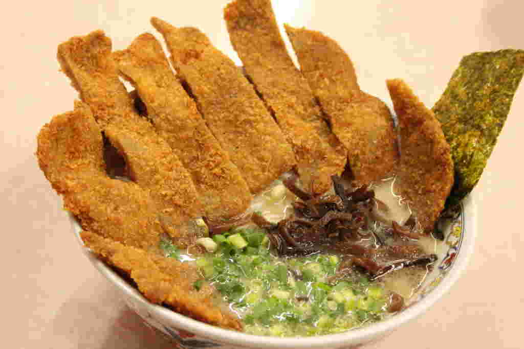 とんこつベースのとんかつラーメン