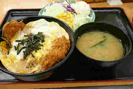 チキン亭のロースかつ丼ポテサラセット
