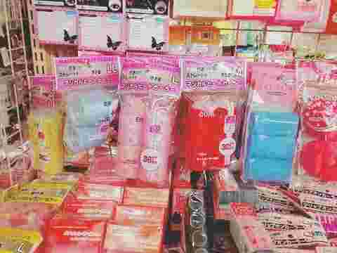 100均のマジックカーラー売り場