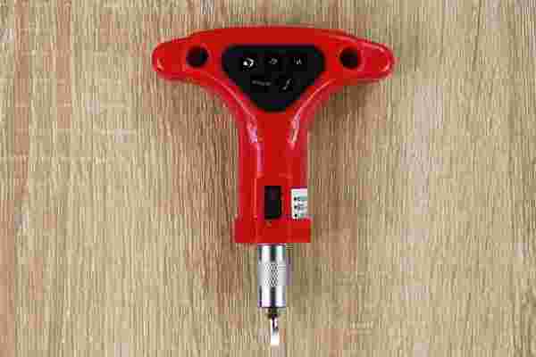 ダイソーのT型ラチェットドライバー