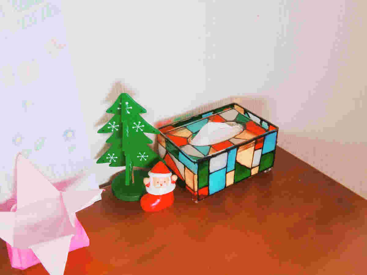 アレンジしたポケットティッシュケースがインテリアに馴染んでいる