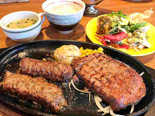 炭焼きブロンコハンバーグ＆炭焼き極選リブロースステーキコンビの見た目