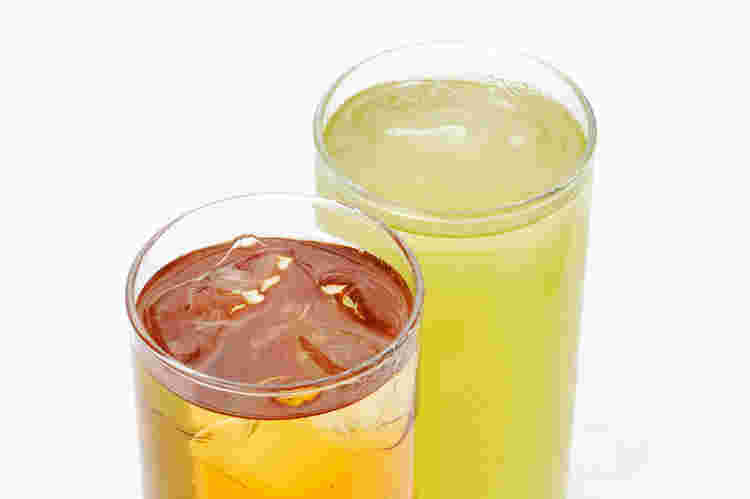 緑茶割りとウーロン茶割り