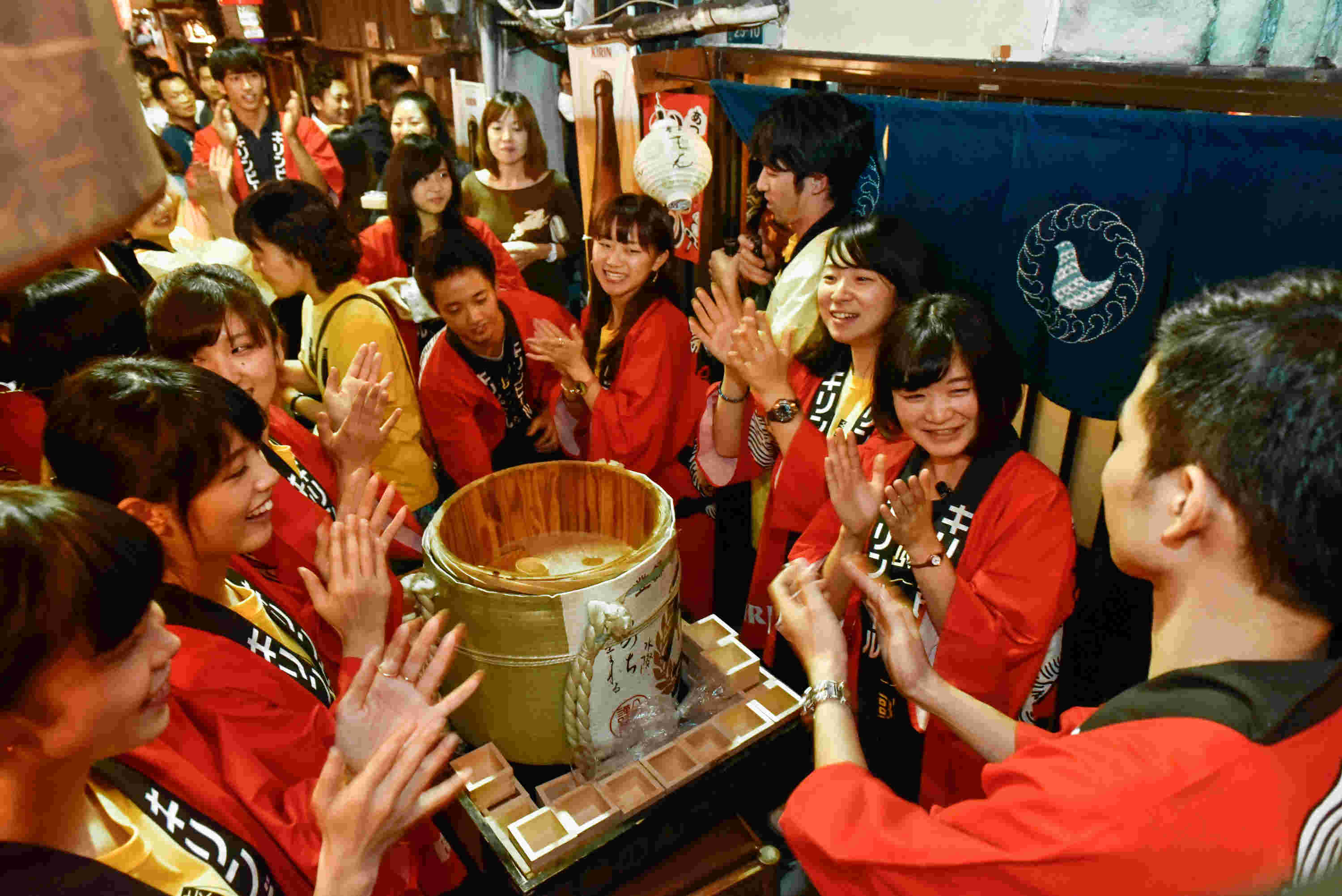 渋谷のんべい横丁祭りの様子