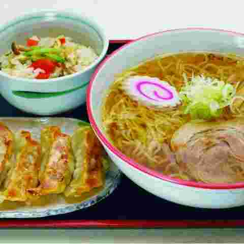 ラーメン、チャーハン、餃子など中華の定番メニューが並ぶ