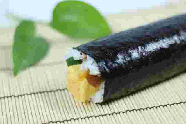 大きな卵焼きの入った巻きずし