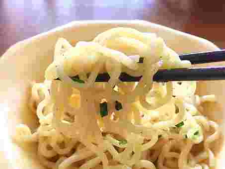 塩焼きそばの麺リフト