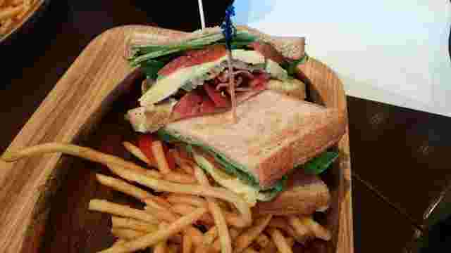 BLT＆アボカドサンドウィッチ