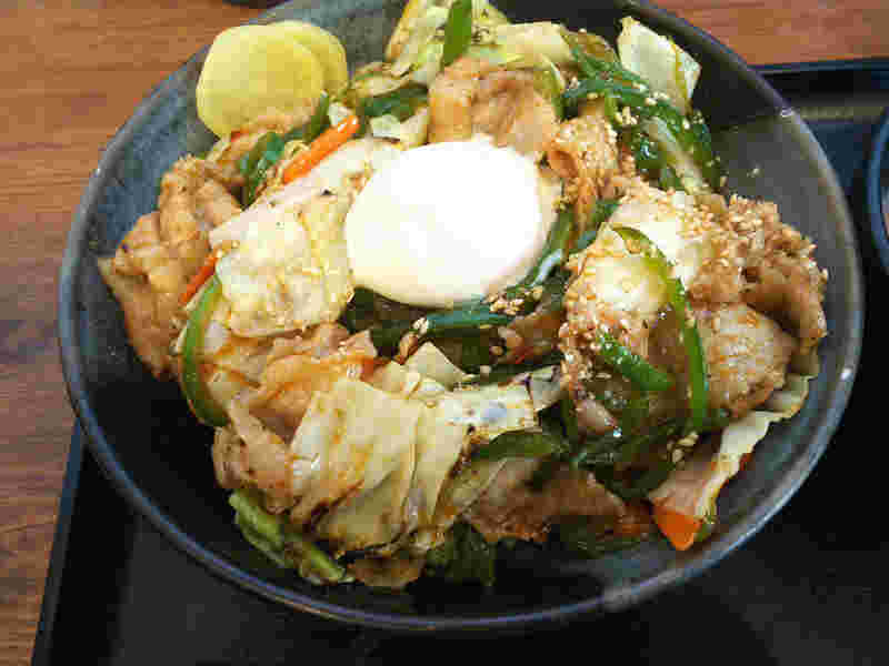 ピーカラ丼